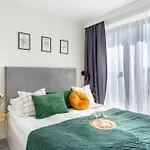 3 Minutes Old Town Апартаменты